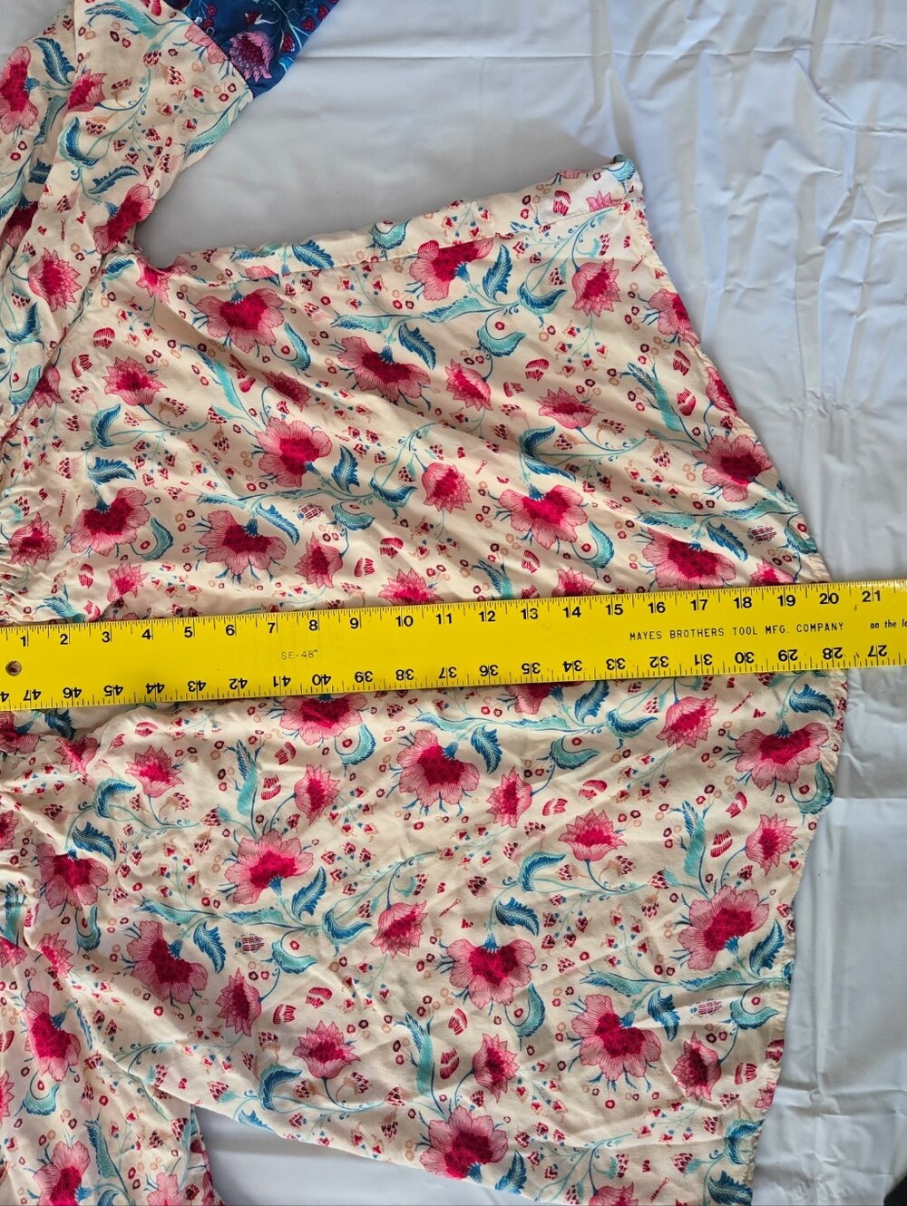 ANDREE BY UNIT Cream Floral Off-Shoulder Top with Blue Bell Sleeves - Picture 7 of 7